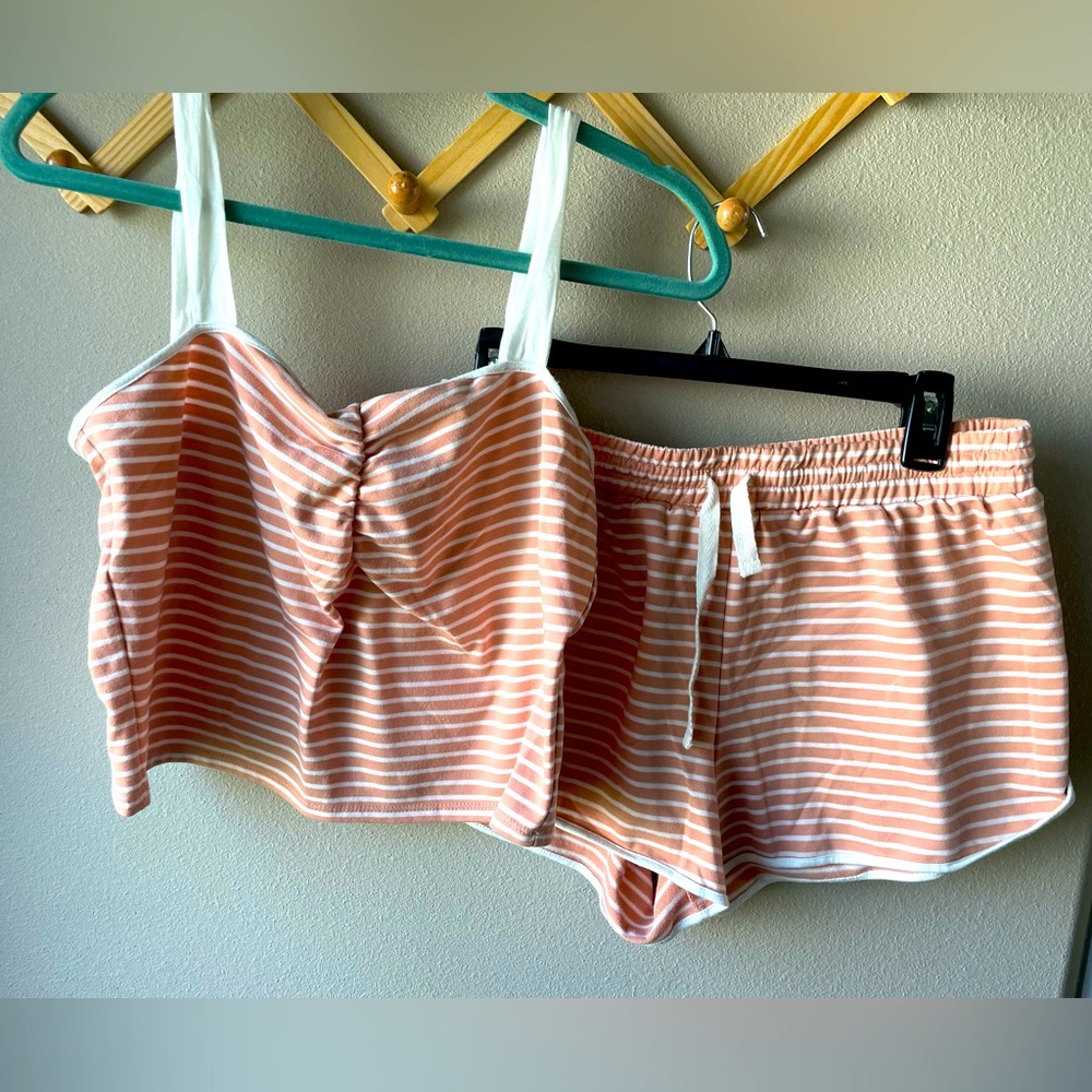 Crop top and shorts set. Size L